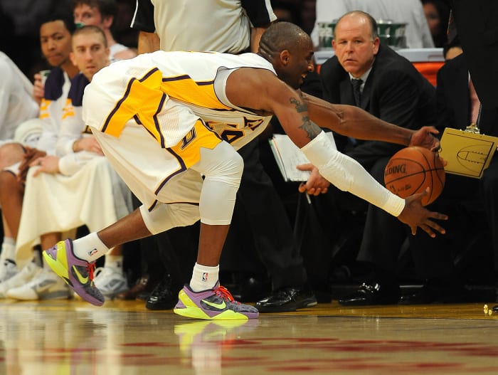 Los Angeles Lakers shooting guard Kobe Bryant reaches for a loose ball.